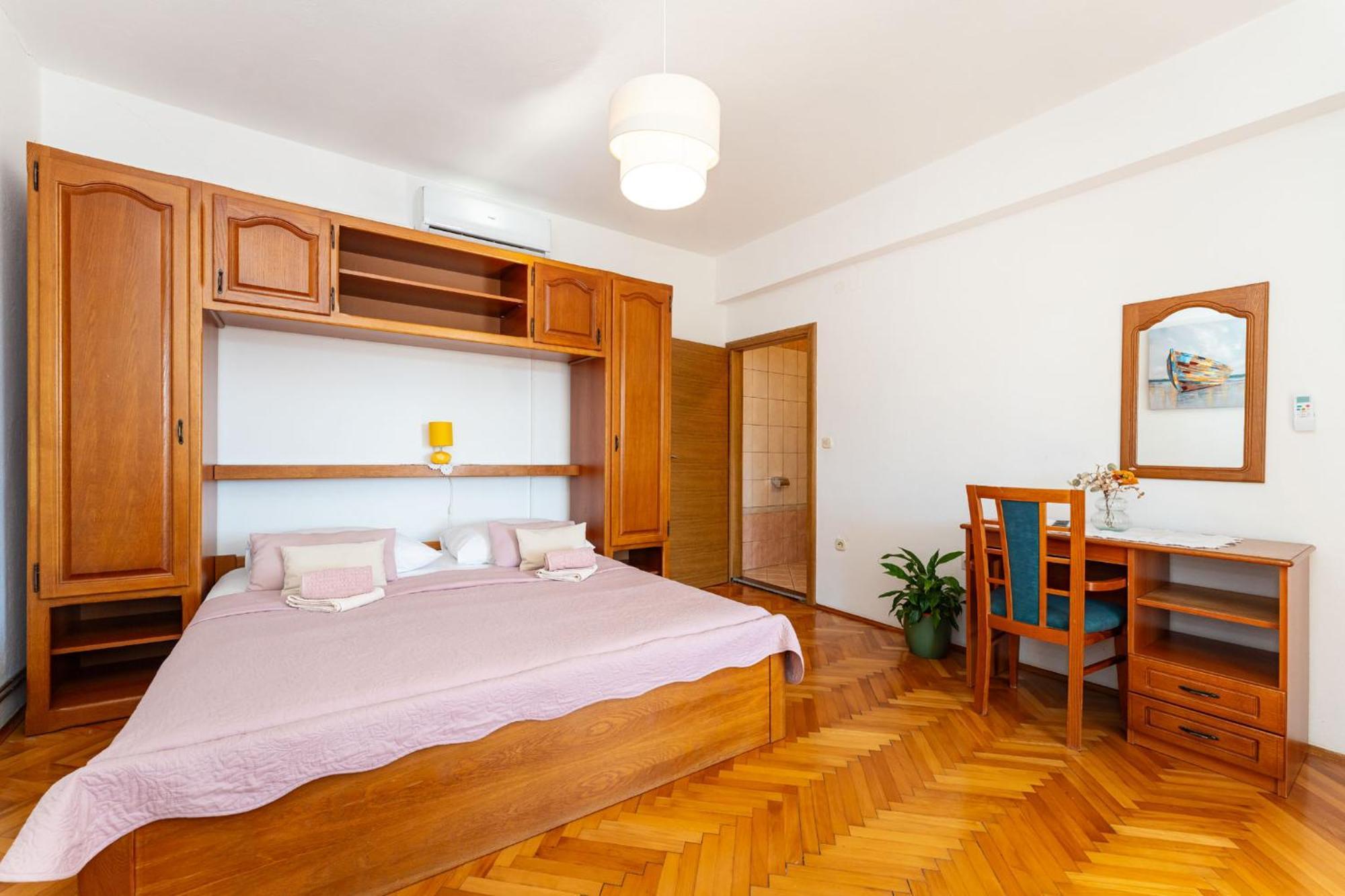 Apartments Adriana สตารีกราด-ปาเคลนีซา ภายนอก รูปภาพ