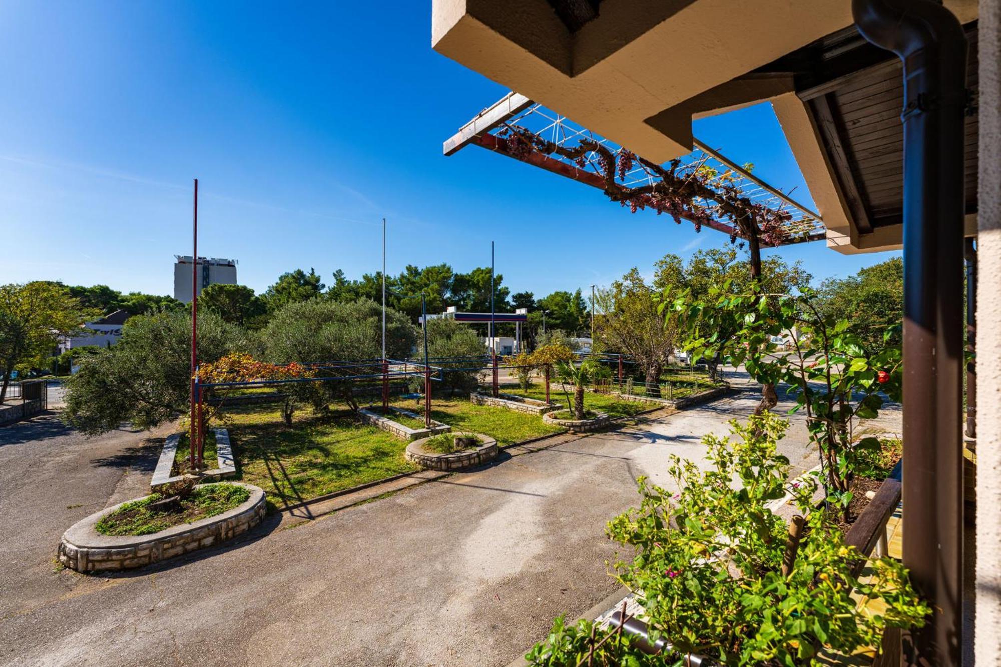 Apartments Adriana สตารีกราด-ปาเคลนีซา ภายนอก รูปภาพ