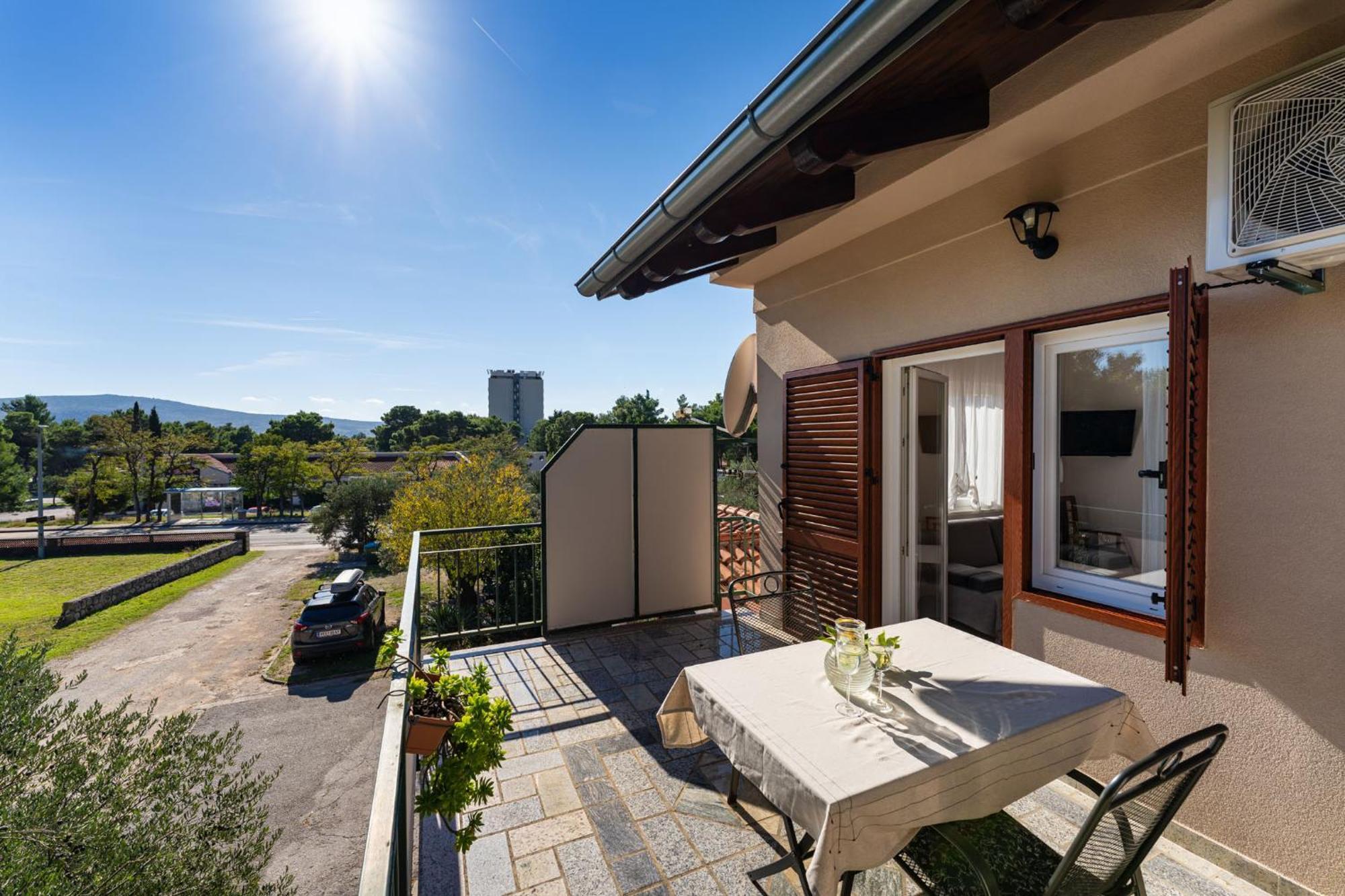 Apartments Adriana สตารีกราด-ปาเคลนีซา ภายนอก รูปภาพ