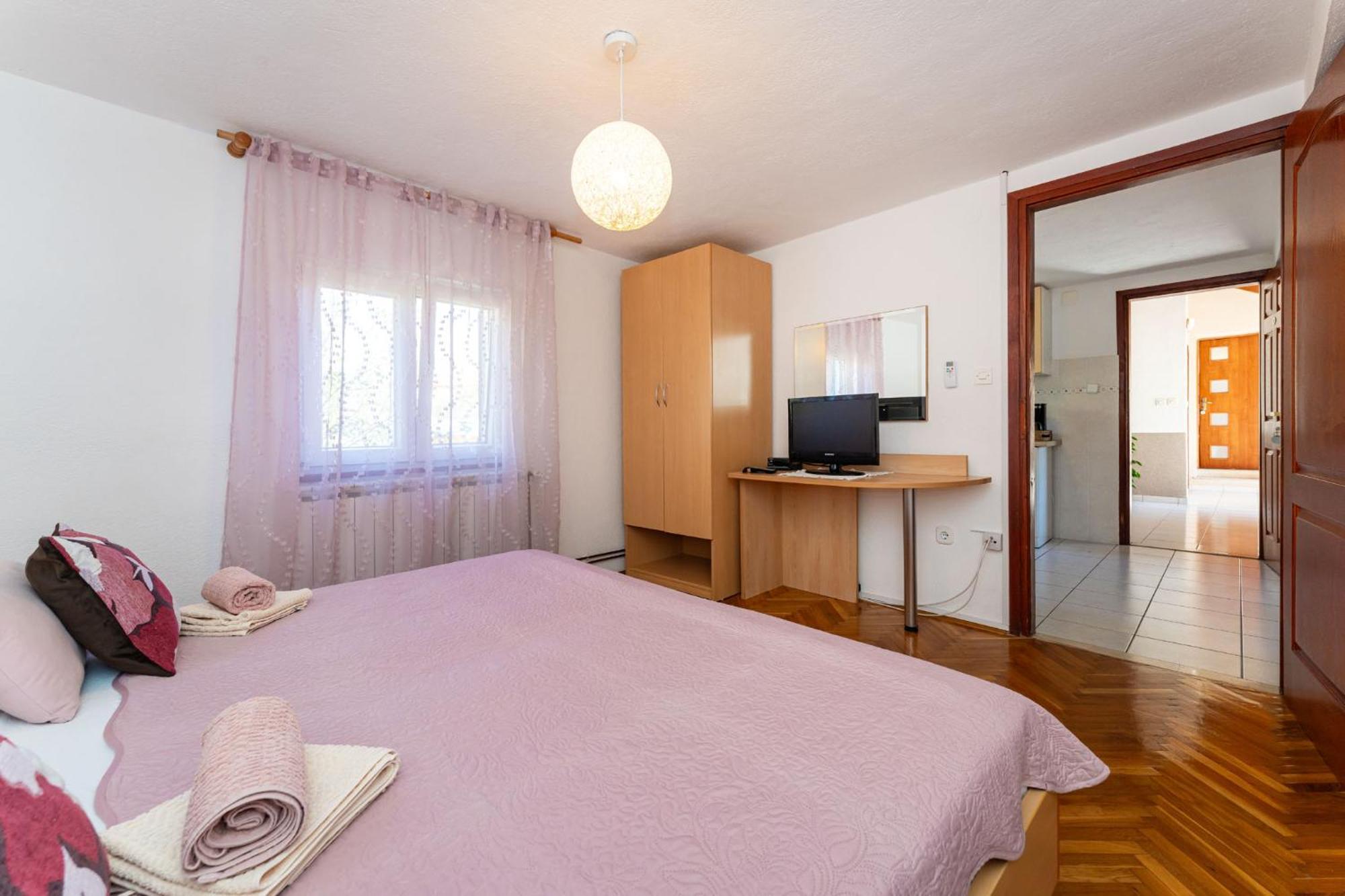 Apartments Adriana สตารีกราด-ปาเคลนีซา ห้อง รูปภาพ