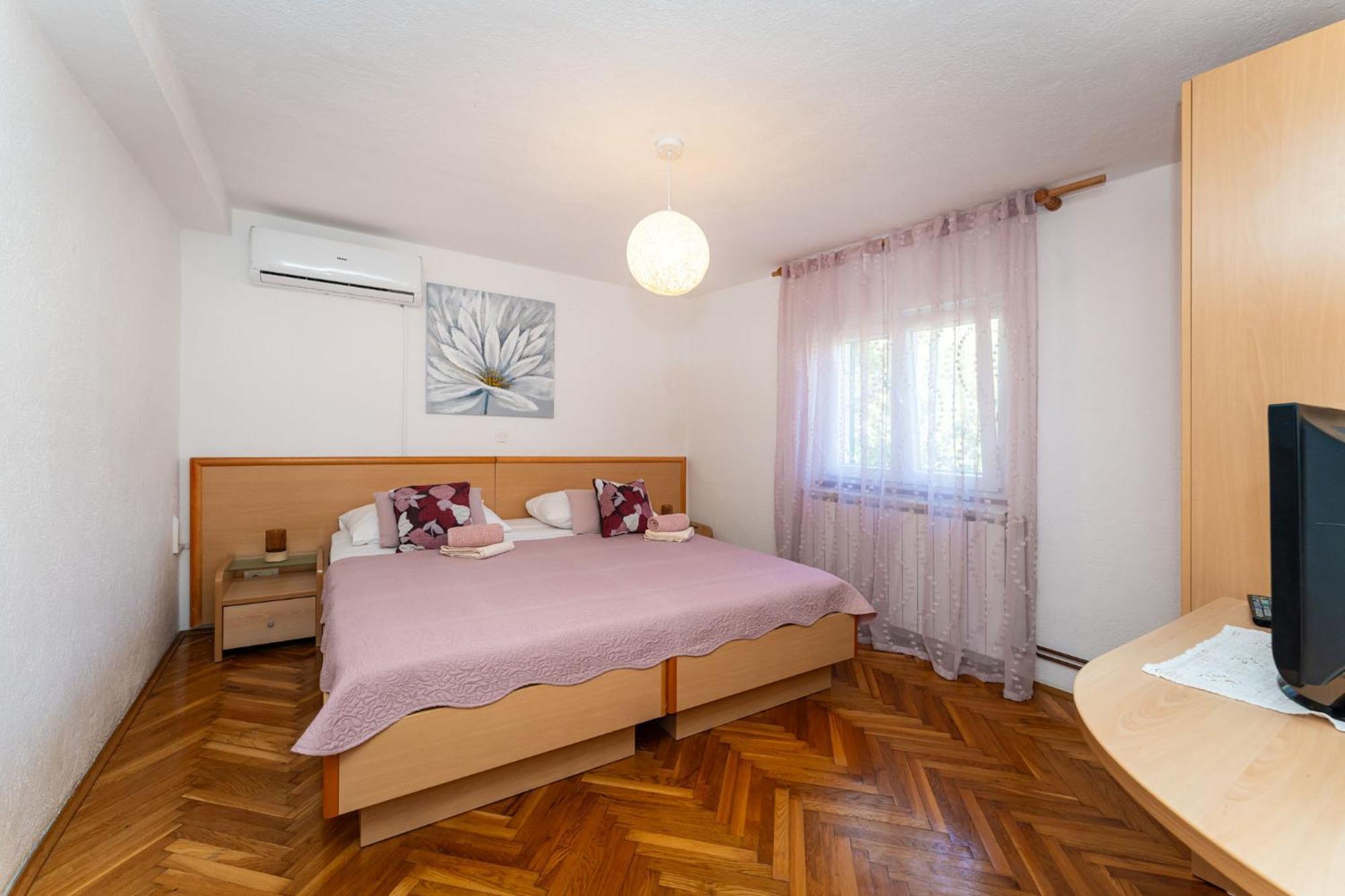 Apartments Adriana สตารีกราด-ปาเคลนีซา ภายนอก รูปภาพ
