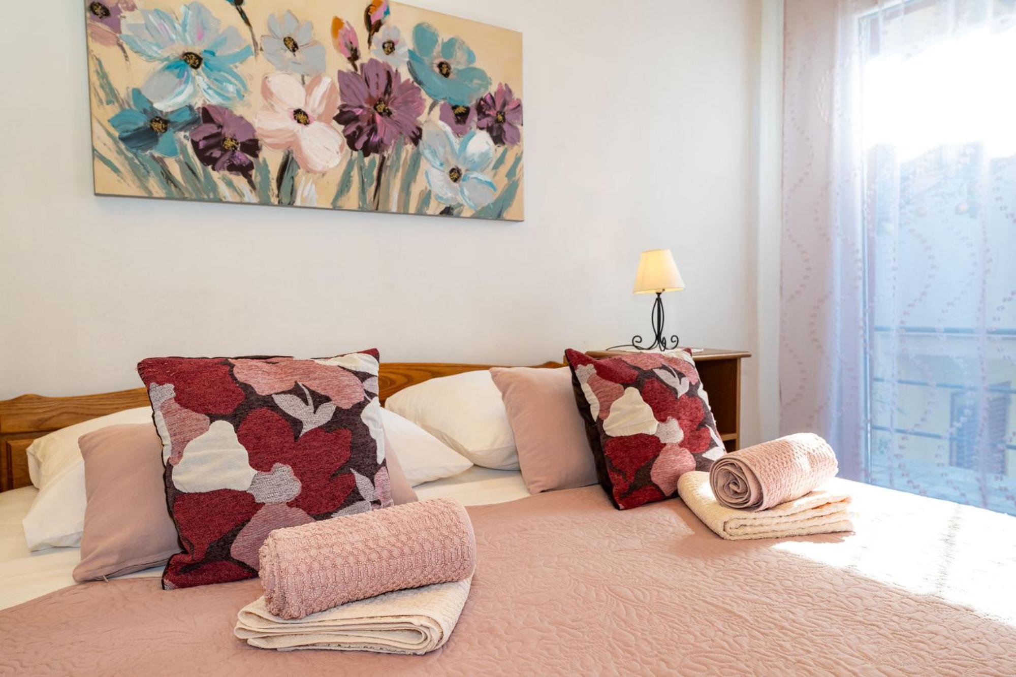 Apartments Adriana สตารีกราด-ปาเคลนีซา ห้อง รูปภาพ