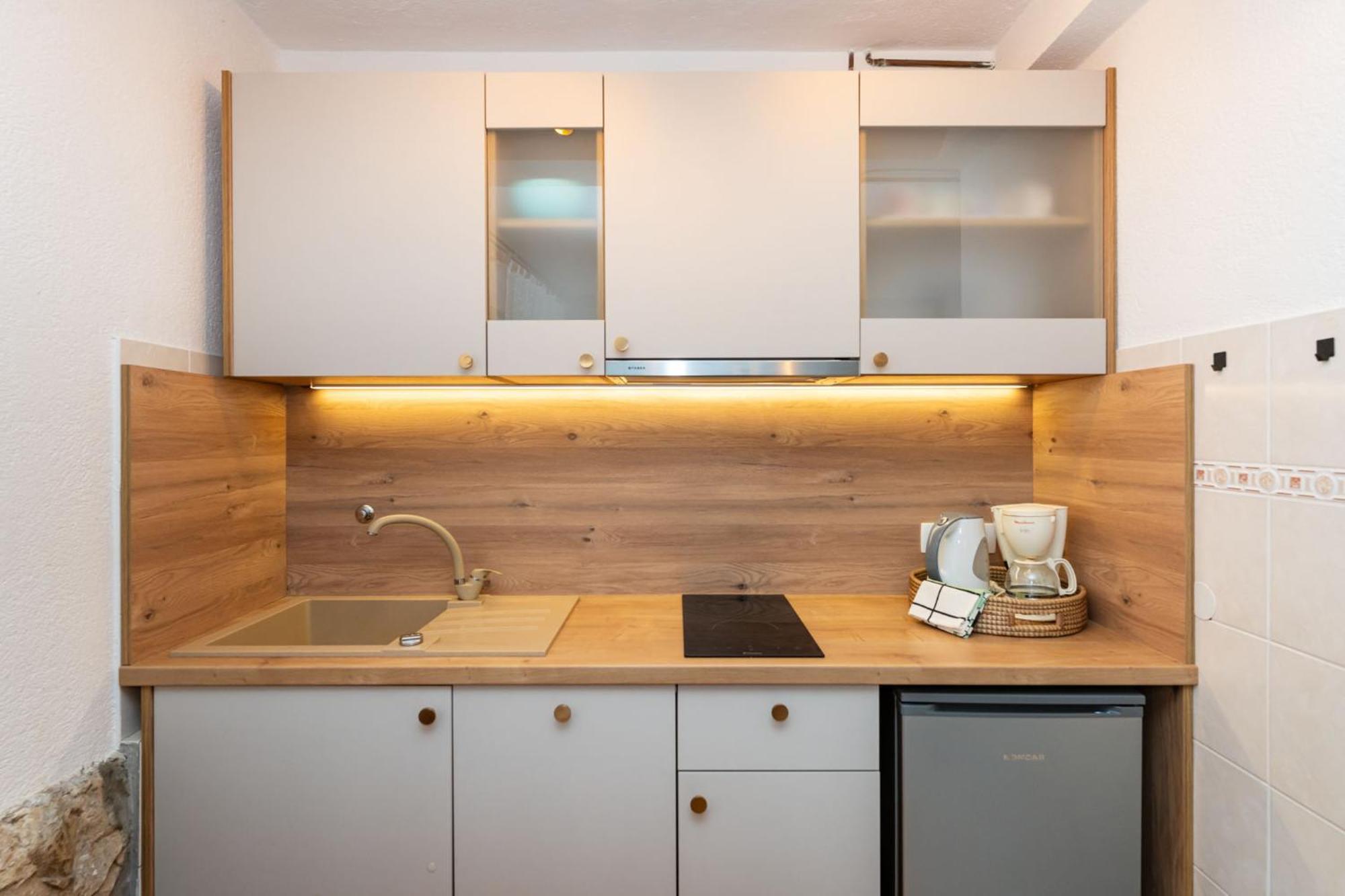 Apartments Adriana สตารีกราด-ปาเคลนีซา ห้อง รูปภาพ