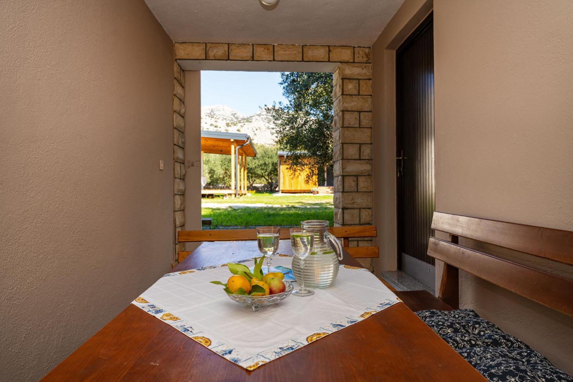 Apartments Adriana สตารีกราด-ปาเคลนีซา ภายนอก รูปภาพ