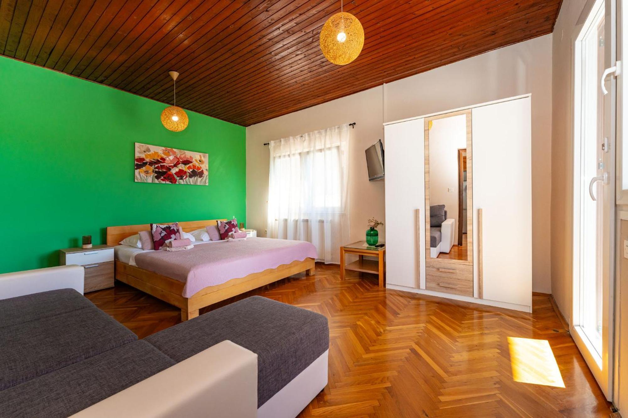 Apartments Adriana สตารีกราด-ปาเคลนีซา ภายนอก รูปภาพ